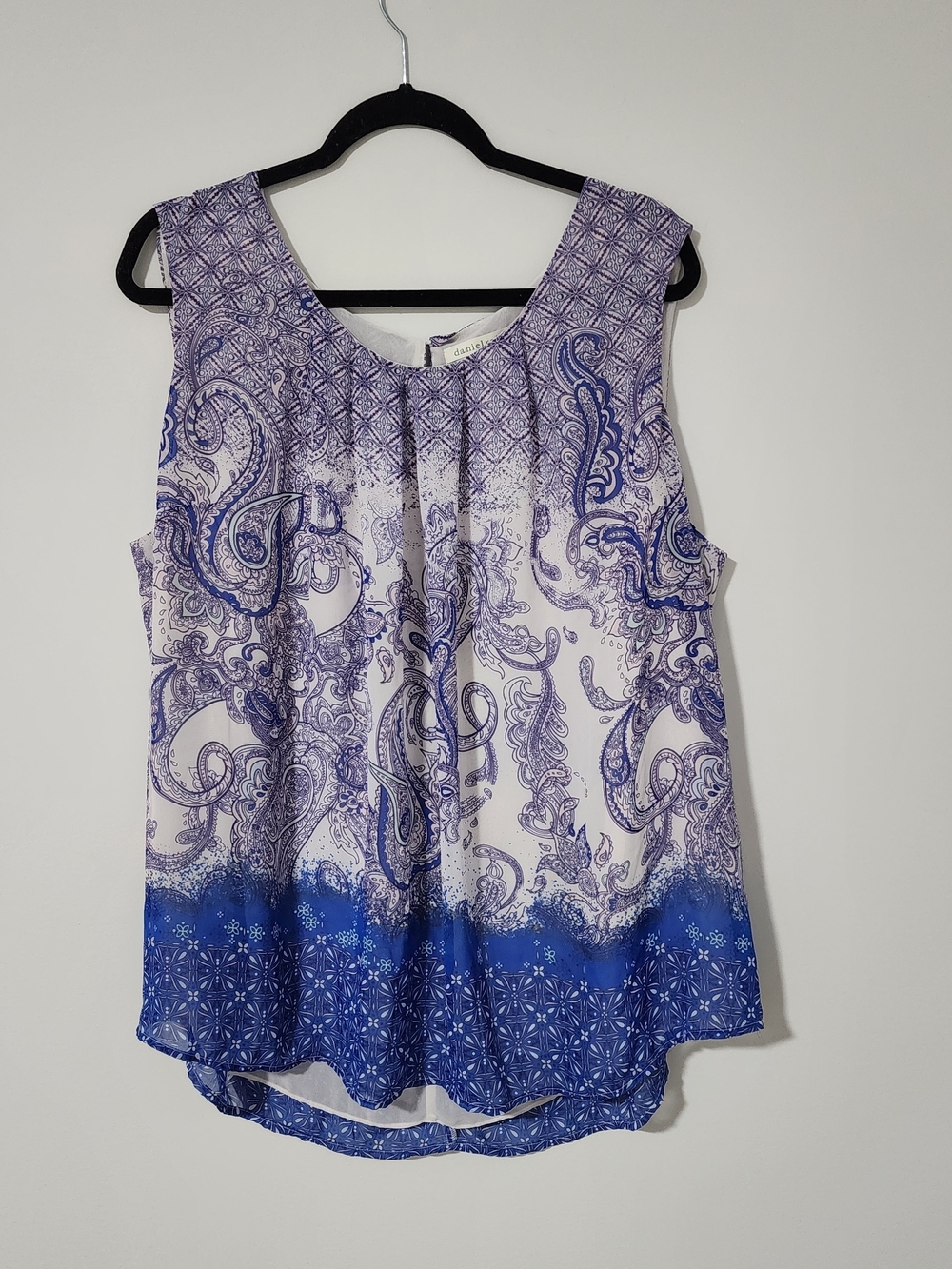 Daniel Rainn 2X Paisley Print Sleeveless Blouse with Blue Hem Border